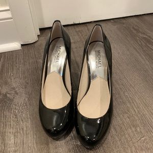 Michael kors black heels sz. 7.5 black pumps